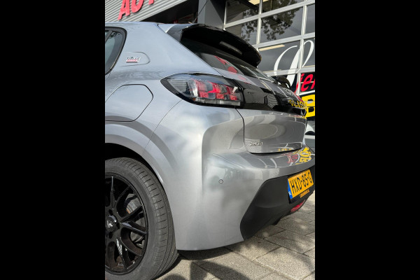Peugeot 208 1.2i OUTLAW Edition - Navigatie/Apple CarPlay I Airco I Sport velgen I LED I PDC I 30.000 KM -Dealer onderhouden