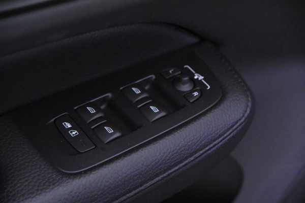 Volvo V60 2.0 B3 Momentum Geartronic *1ste Eigenaar*Leer*Navigatie*Carplay*