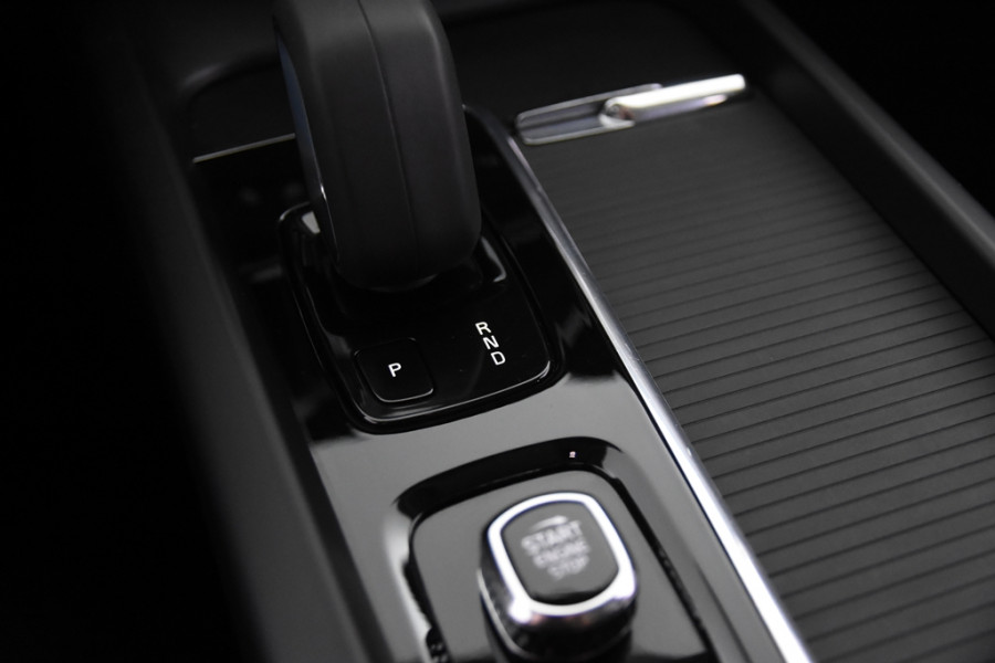 Volvo V60 2.0 B3 Momentum Geartronic *1ste Eigenaar*Leer*Navigatie*Carplay*