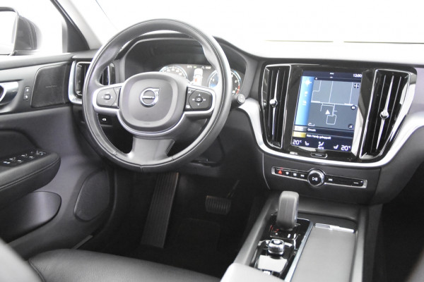 Volvo V60 2.0 B3 Momentum Geartronic *1ste Eigenaar*Leer*Navigatie*Carplay*