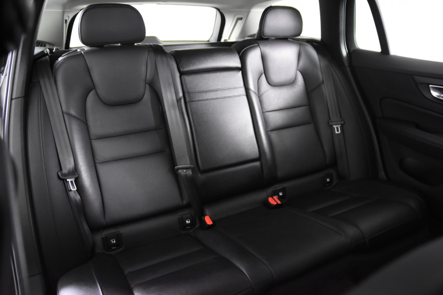 Volvo V60 2.0 B3 Momentum Geartronic *1ste Eigenaar*Leer*Navigatie*Carplay*