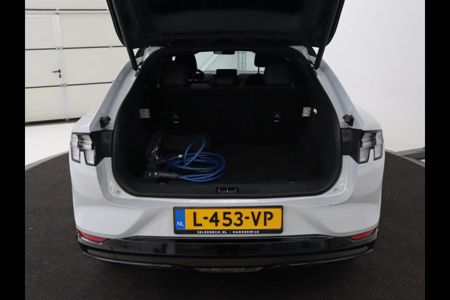 Ford Mustang Mach-E AWD 75 kWh | Leder | Stoelverwarming | Adaptive cruise | 360 camera | Adaptive cruise | B&O Sound | Stuurverwarming | Full LED