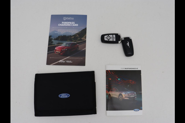 Ford Mustang Mach-E AWD 75 kWh | Leder | Stoelverwarming | Adaptive cruise | 360 camera | Adaptive cruise | B&O Sound | Stuurverwarming | Full LED