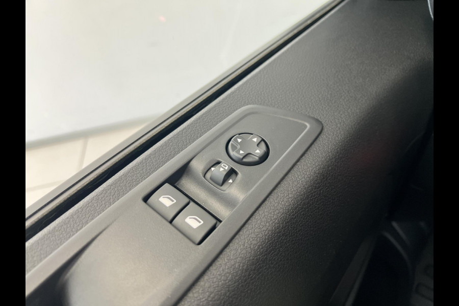 Opel Vivaro Electric L3 75 kWh | Dubbele cabine | 8 jaar garantie | Dynamic Comfort Nav pakket | Winterpakket | 2 zijschuifdeuren | Lichtmetalen velgen