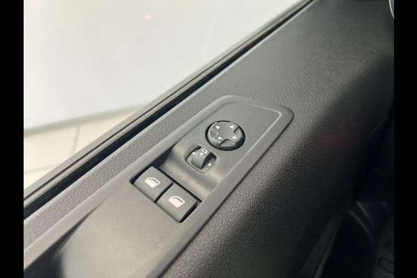 Opel Vivaro Electric L3 75 kWh | Dubbele cabine | 8 jaar garantie | Dynamic Comfort Nav pakket | Winterpakket | 2 zijschuifdeuren | Lichtmetalen velgen
