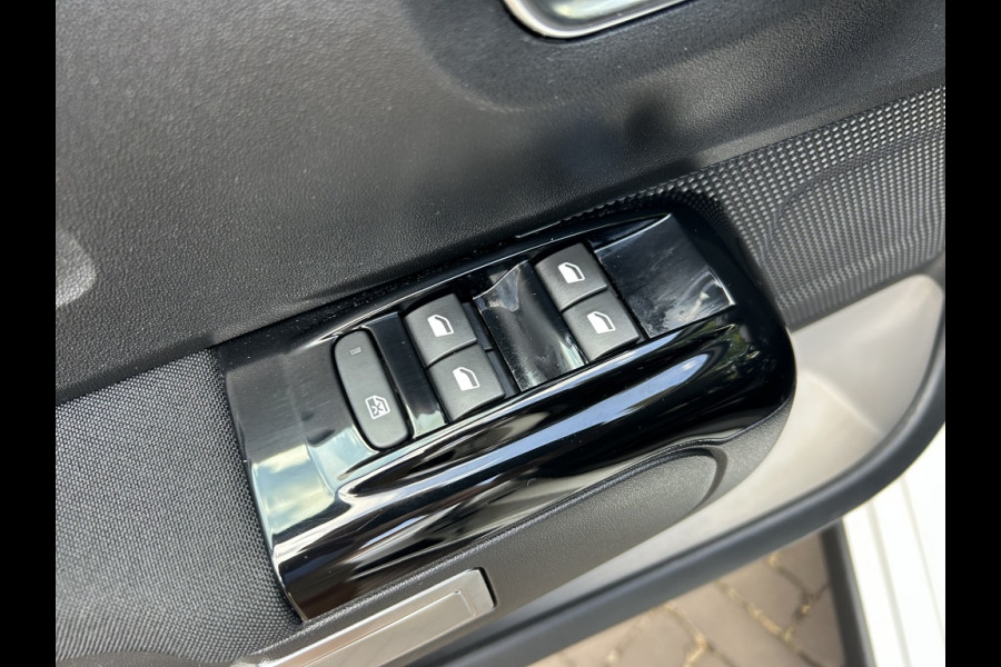 Citroën C3 1.2 PT Shine Navi, Camera, 17" LMV, Trekhaak