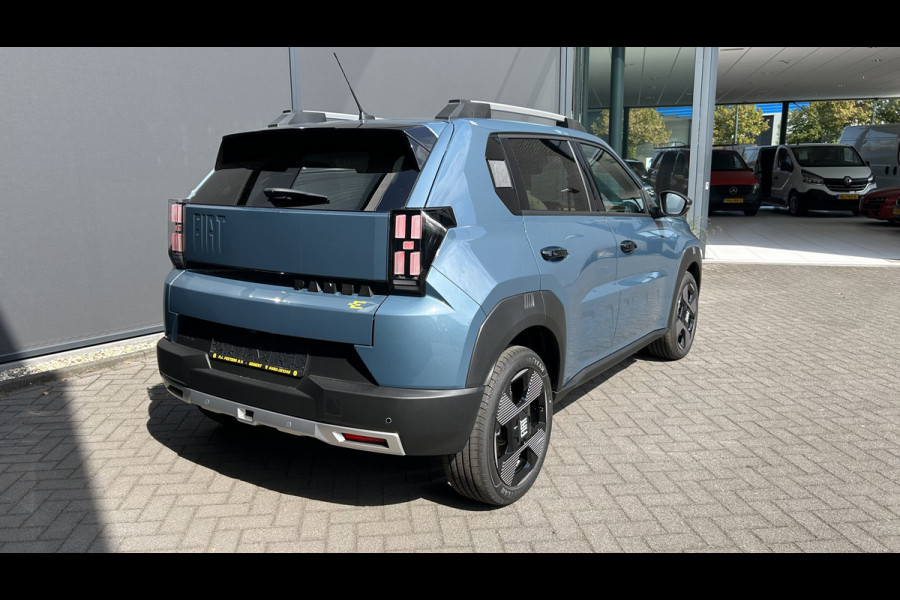 Fiat Grande Panda La Prima 11 kW 44 kWh Airco - Achteruitrijcamera - Parkeersensoren voor en achter - Cruise control - Navigatiesysteem - Dakrails - Stuur multifunctioneel