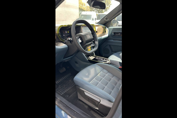 Fiat Grande Panda La Prima 11 kW 44 kWh Airco - Achteruitrijcamera - Parkeersensoren voor en achter - Cruise control - Navigatiesysteem - Dakrails - Stuur multifunctioneel