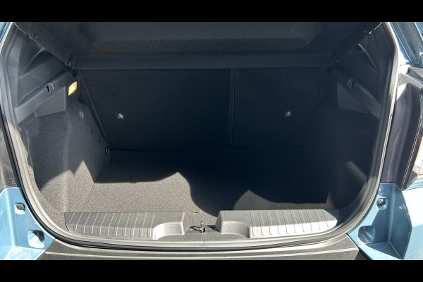 Fiat Grande Panda La Prima 11 kW 44 kWh Airco - Achteruitrijcamera - Parkeersensoren voor en achter - Cruise control - Navigatiesysteem - Dakrails - Stuur multifunctioneel