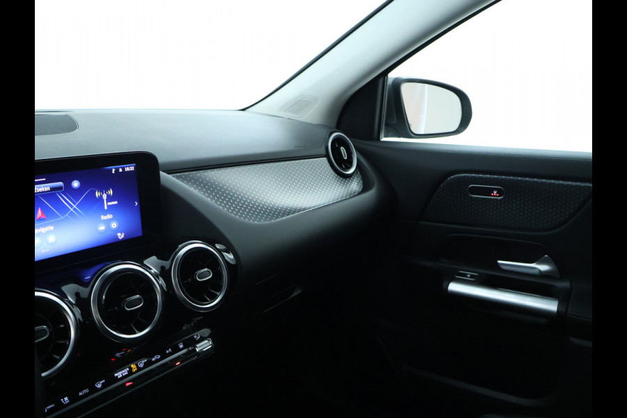 Mercedes-Benz GLA 250 e Face Lift Plug-In Hybride | Trekhaak | Ledkoplampen | Stuur en Stoelverwarming | 11kW Laden | Inclusief 24 maanden MB Certified garantie voor Europa.