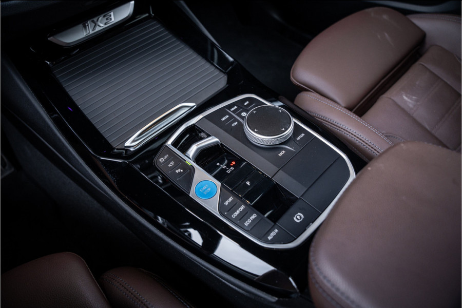 BMW iX3 High Executive Edition 80 kWh - Panorama | H&K | Memory | 360 Camera | HUD