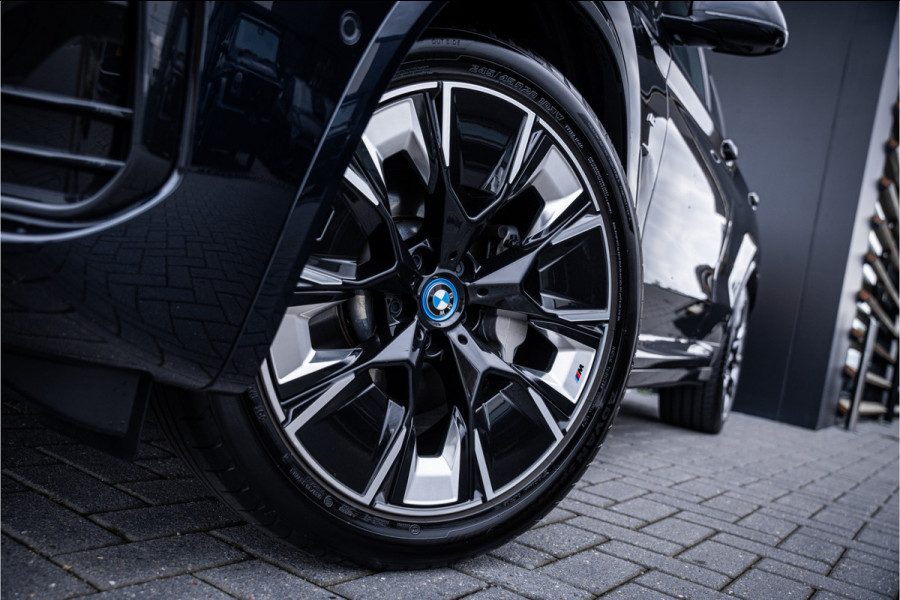 BMW iX3 High Executive Edition 80 kWh - Panorama | H&K | Memory | 360 Camera | HUD