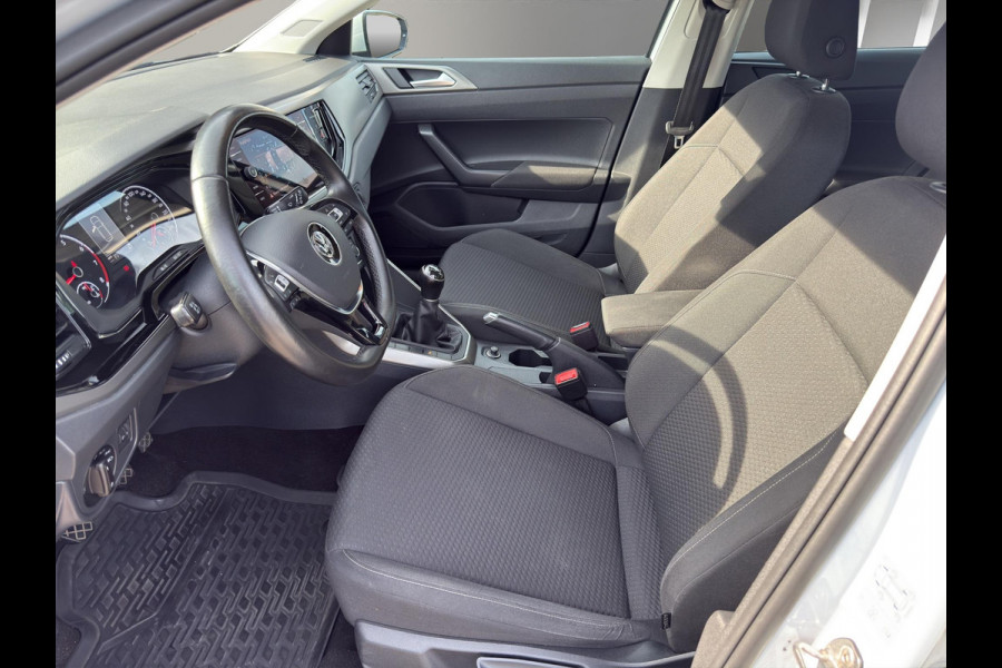 Volkswagen Polo 1.0 MPI Comfortline | Navi | Airco (automatisch) | Verwarmde voorstoelen | Camera | Parkeersensors V+A | 5Drs |