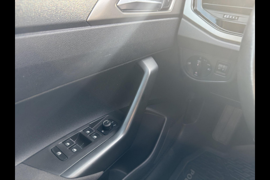 Volkswagen Polo 1.0 MPI Comfortline | Navi | Airco (automatisch) | Verwarmde voorstoelen | Camera | Parkeersensors V+A | 5Drs |