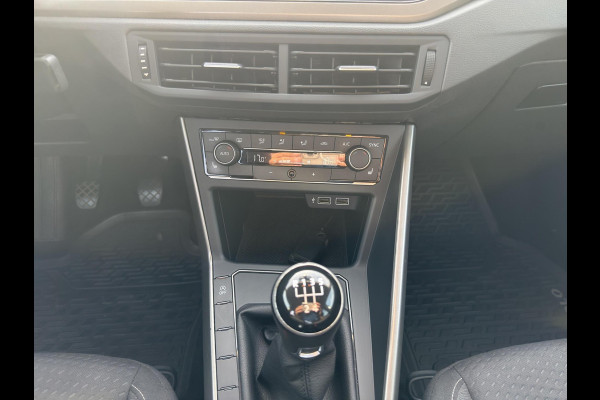 Volkswagen Polo 1.0 MPI Comfortline | Navi | Airco (automatisch) | Verwarmde voorstoelen | Camera | Parkeersensors V+A | 5Drs |