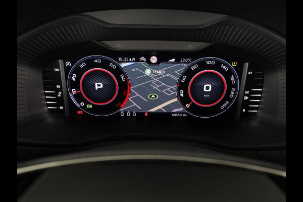 Škoda Karoq 1.5 TSI ACT Sportline Business 150 pk Automaat (DSG) | Navigatie | Elektr. trekhaak | Parkeersensoren | Achteruitrijcamera | Adaptieve cruise control | Stoelverwarming |