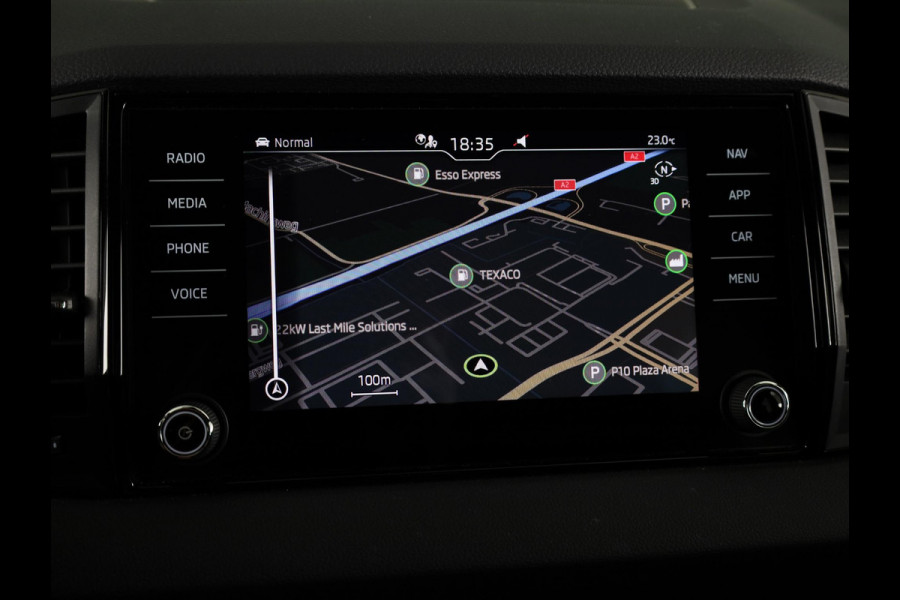 Škoda Karoq 1.5 TSI ACT Sportline Business 150 pk Automaat (DSG) | Navigatie | Elektr. trekhaak | Parkeersensoren | Achteruitrijcamera | Adaptieve cruise control | Stoelverwarming |