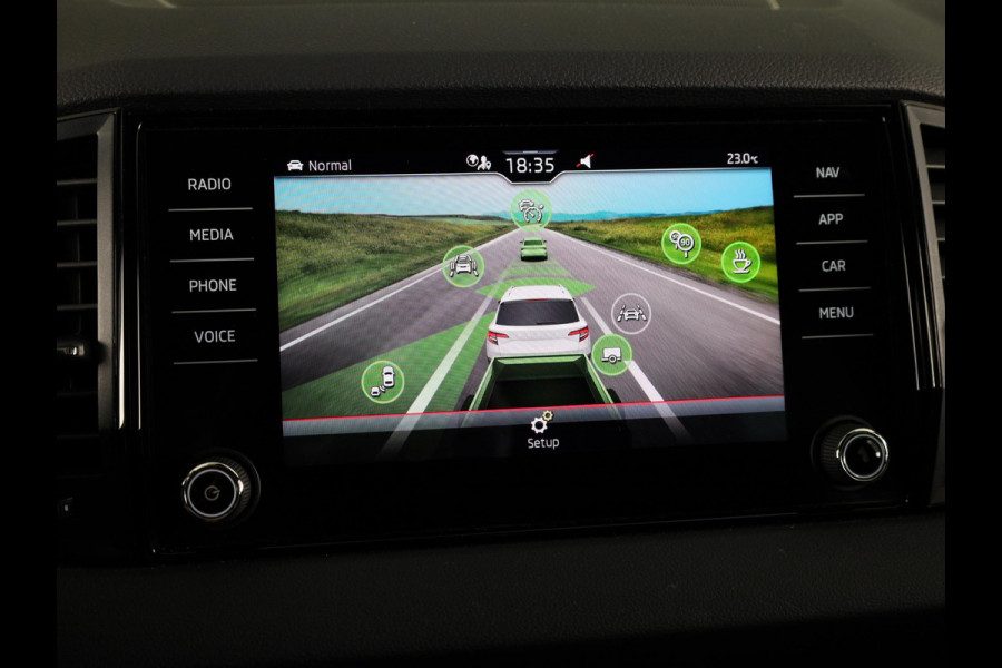 Škoda Karoq 1.5 TSI ACT Sportline Business 150 pk Automaat (DSG) | Navigatie | Elektr. trekhaak | Parkeersensoren | Achteruitrijcamera | Adaptieve cruise control | Stoelverwarming |