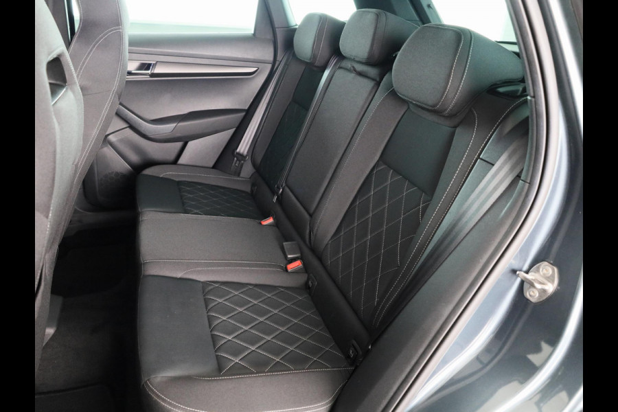 Škoda Karoq 1.5 TSI ACT Sportline Business 150 pk Automaat (DSG) | Navigatie | Elektr. trekhaak | Parkeersensoren | Achteruitrijcamera | Adaptieve cruise control | Stoelverwarming |