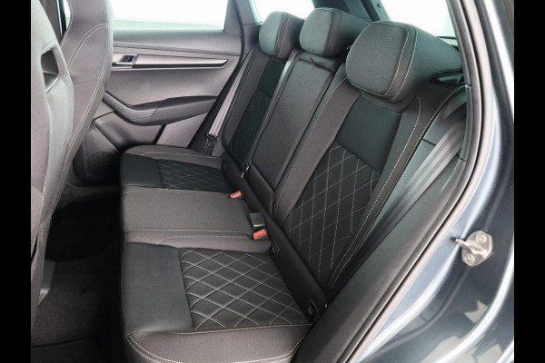 Škoda Karoq 1.5 TSI ACT Sportline Business 150 pk Automaat (DSG) | Navigatie | Elektr. trekhaak | Parkeersensoren | Achteruitrijcamera | Adaptieve cruise control | Stoelverwarming |