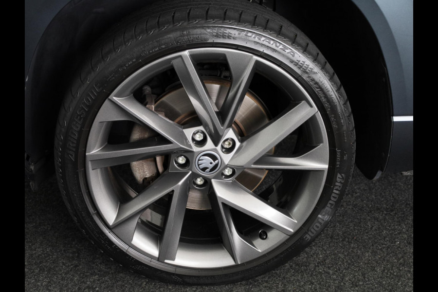 Škoda Karoq 1.5 TSI ACT Sportline Business 150 pk Automaat (DSG) | Navigatie | Elektr. trekhaak | Parkeersensoren | Achteruitrijcamera | Adaptieve cruise control | Stoelverwarming |