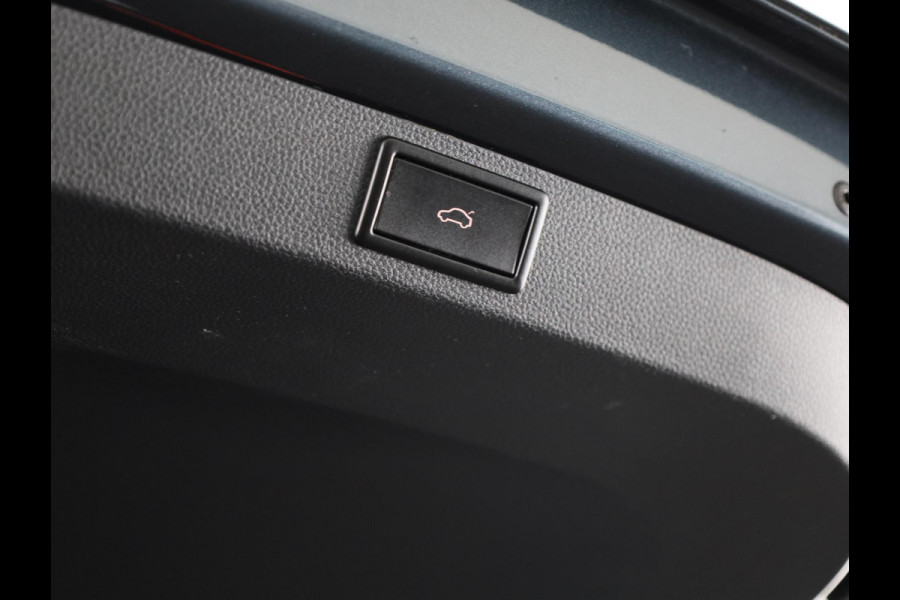Škoda Karoq 1.5 TSI ACT Sportline Business 150 pk Automaat (DSG) | Navigatie | Elektr. trekhaak | Parkeersensoren | Achteruitrijcamera | Adaptieve cruise control | Stoelverwarming |