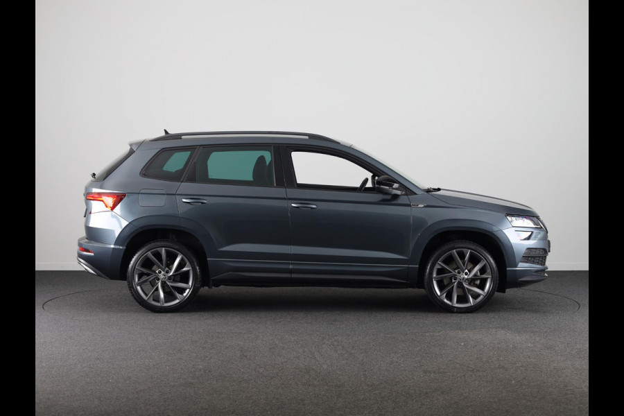 Škoda Karoq 1.5 TSI ACT Sportline Business 150 pk Automaat (DSG) | Navigatie | Elektr. trekhaak | Parkeersensoren | Achteruitrijcamera | Adaptieve cruise control | Stoelverwarming |