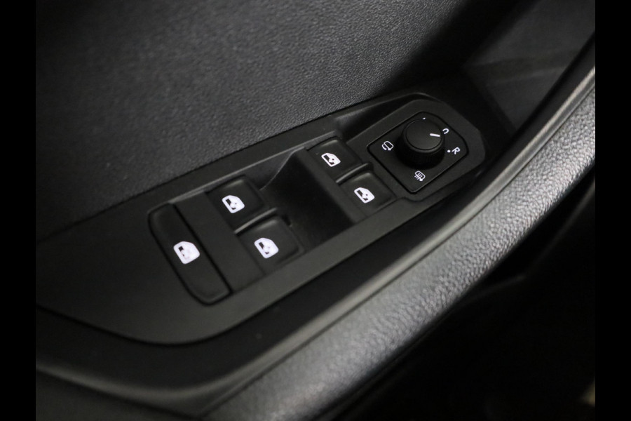 Škoda Karoq 1.5 TSI ACT Sportline Business 150 pk Automaat (DSG) | Navigatie | Elektr. trekhaak | Parkeersensoren | Achteruitrijcamera | Adaptieve cruise control | Stoelverwarming |
