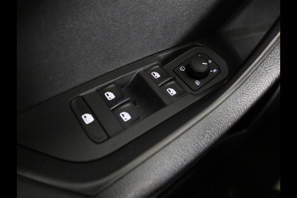 Škoda Karoq 1.5 TSI ACT Sportline Business 150 pk Automaat (DSG) | Navigatie | Elektr. trekhaak | Parkeersensoren | Achteruitrijcamera | Adaptieve cruise control | Stoelverwarming |