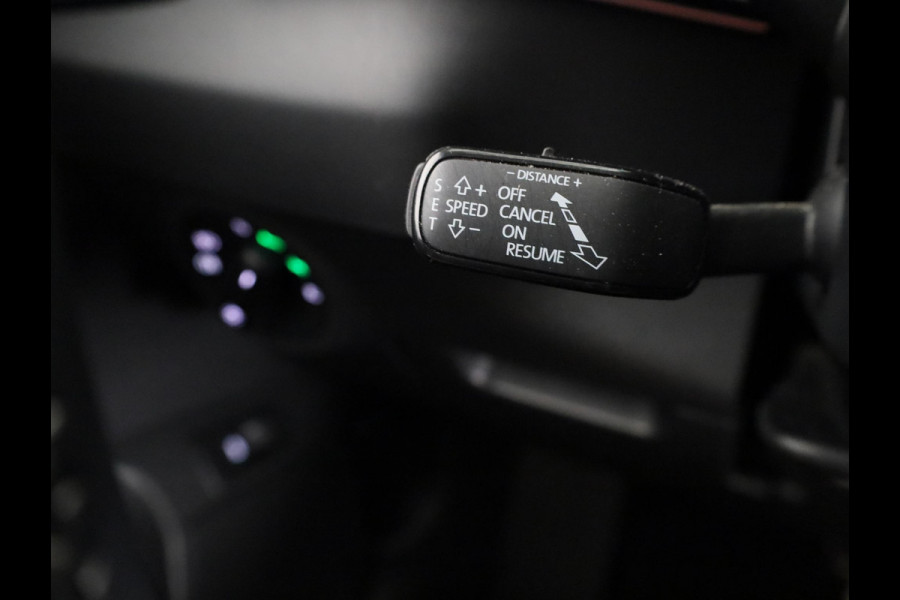 Škoda Karoq 1.5 TSI ACT Sportline Business 150 pk Automaat (DSG) | Navigatie | Elektr. trekhaak | Parkeersensoren | Achteruitrijcamera | Adaptieve cruise control | Stoelverwarming |