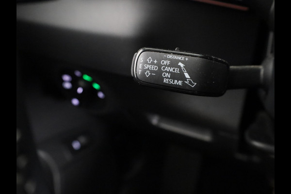 Škoda Karoq 1.5 TSI ACT Sportline Business 150 pk Automaat (DSG) | Navigatie | Elektr. trekhaak | Parkeersensoren | Achteruitrijcamera | Adaptieve cruise control | Stoelverwarming |