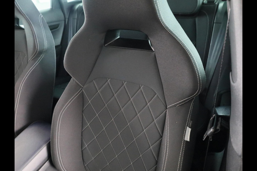 Škoda Karoq 1.5 TSI ACT Sportline Business 150 pk Automaat (DSG) | Navigatie | Elektr. trekhaak | Parkeersensoren | Achteruitrijcamera | Adaptieve cruise control | Stoelverwarming |
