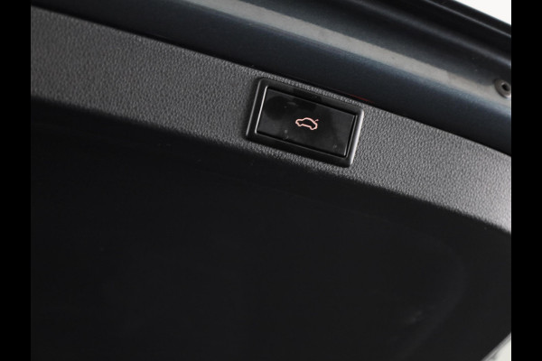 Škoda Octavia Combi 1.0 e-TSI Business Edition Plus 110 pk Automaat (DSG) | Navigatie | Panoramadak | Elektr. trekhaak | Parkeersensoren | Achteruitrijcamera | Autom. airco (3 zones) |