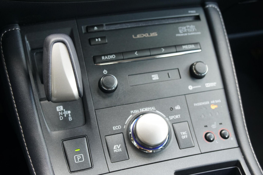 Lexus CT 200h Luxury Line + MARK & LEVINSON / GROOT SCHERM / CAMERA / MEMORY