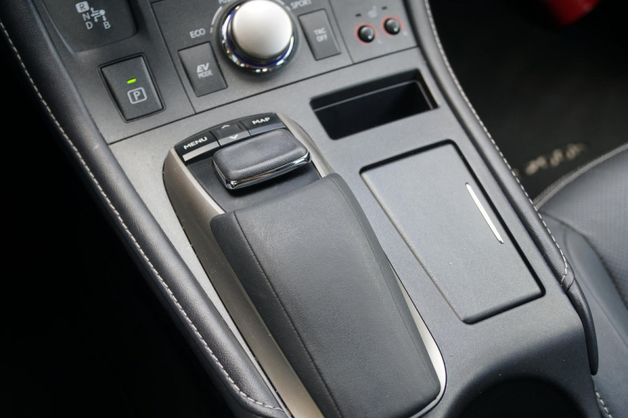 Lexus CT 200h Luxury Line + MARK & LEVINSON / GROOT SCHERM / CAMERA / MEMORY