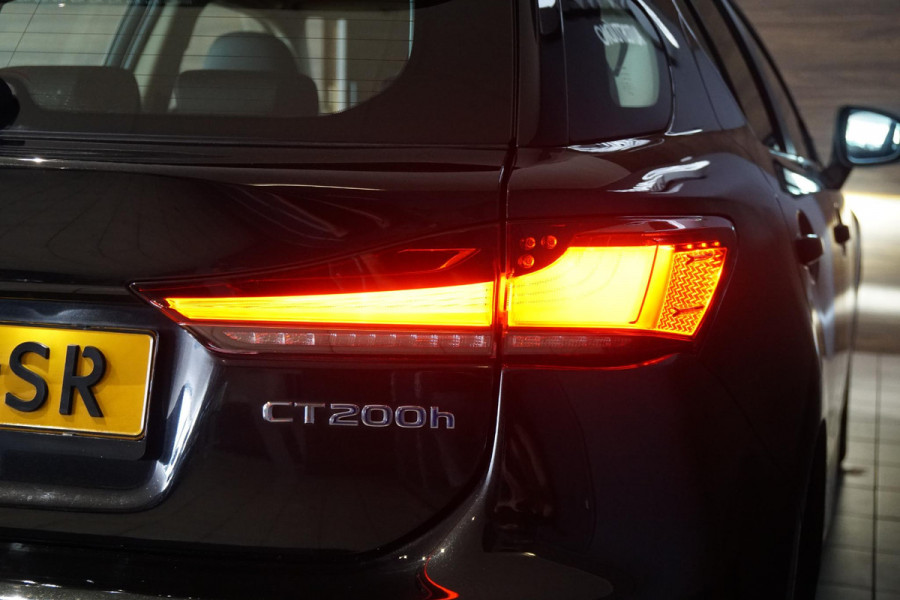 Lexus CT 200h Luxury Line + MARK & LEVINSON / GROOT SCHERM / CAMERA / MEMORY