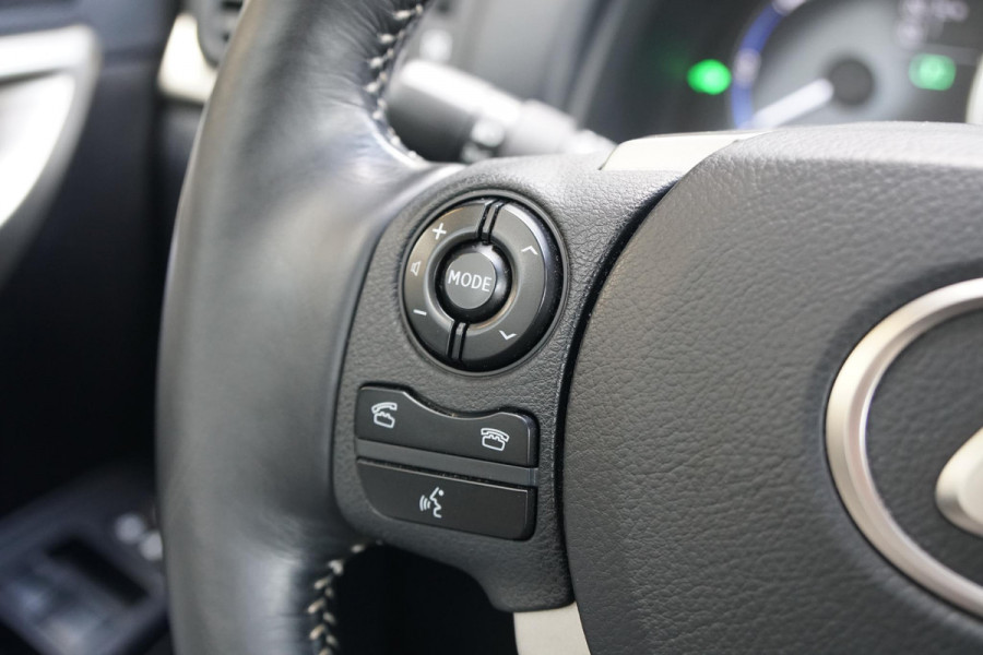 Lexus CT 200h Luxury Line + MARK & LEVINSON / GROOT SCHERM / CAMERA / MEMORY