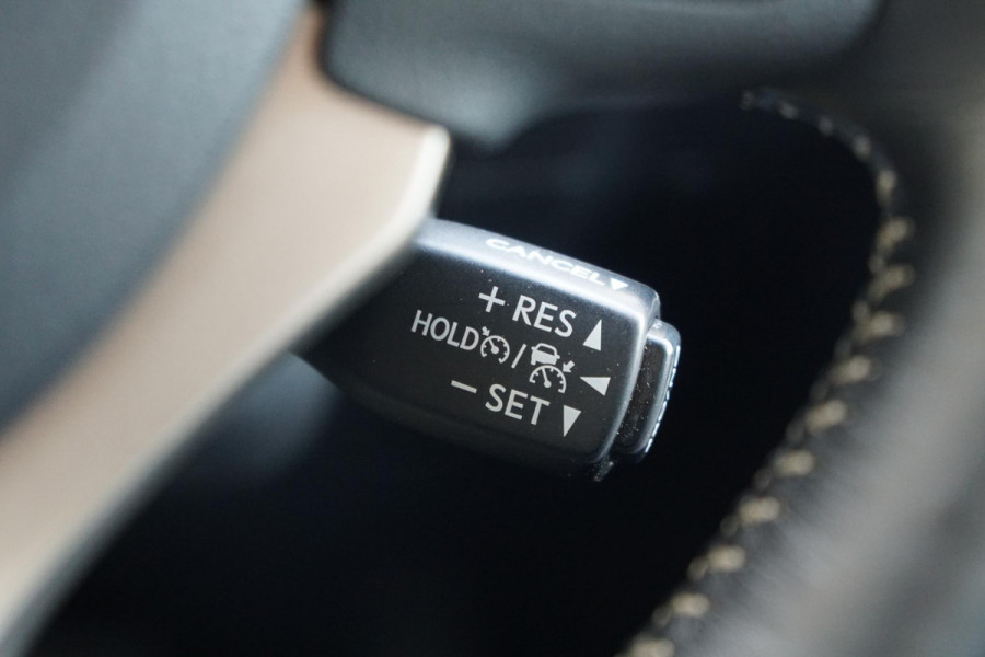 Lexus CT 200h Luxury Line + MARK & LEVINSON / GROOT SCHERM / CAMERA / MEMORY