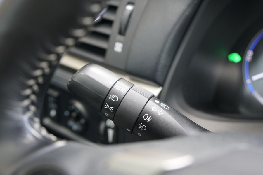 Lexus CT 200h Luxury Line + MARK & LEVINSON / GROOT SCHERM / CAMERA / MEMORY