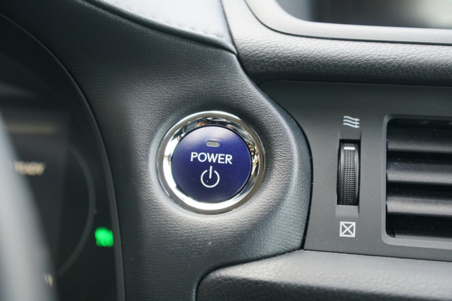 Lexus CT 200h Luxury Line + MARK & LEVINSON / GROOT SCHERM / CAMERA / MEMORY