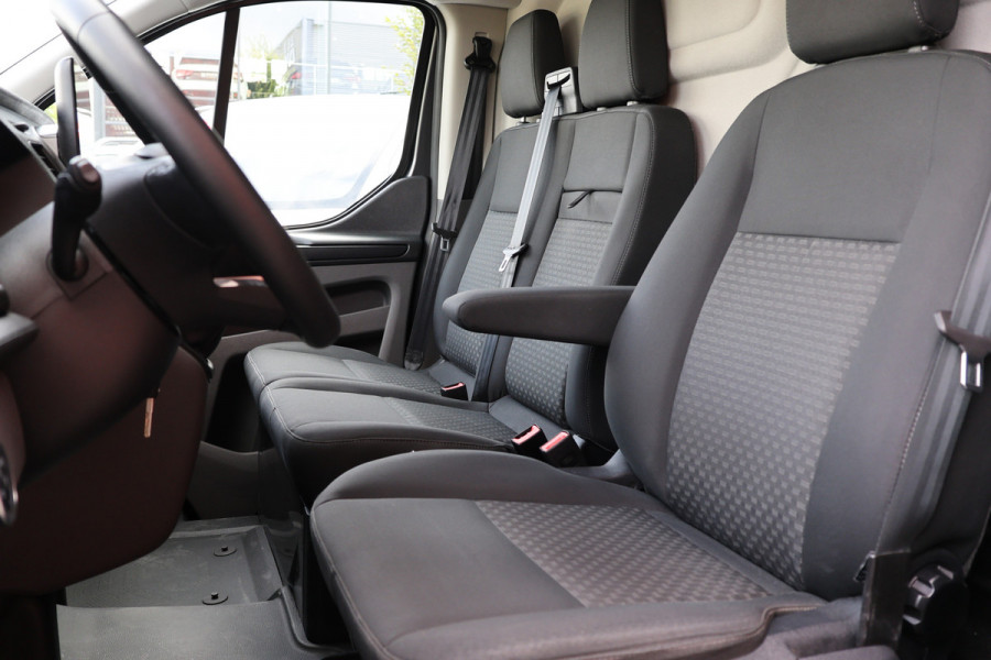 Ford Transit Custom 340 2.0 TDCI 190 PK L2H1 | Raptor Edition | Blind Spot | Bi-Xenon | Navigatie | Camera | CarPlay | 3-Zitter | DAB | Cruise control | PDC V+A | LED | Nieuwe APK | Dealer onderhouden