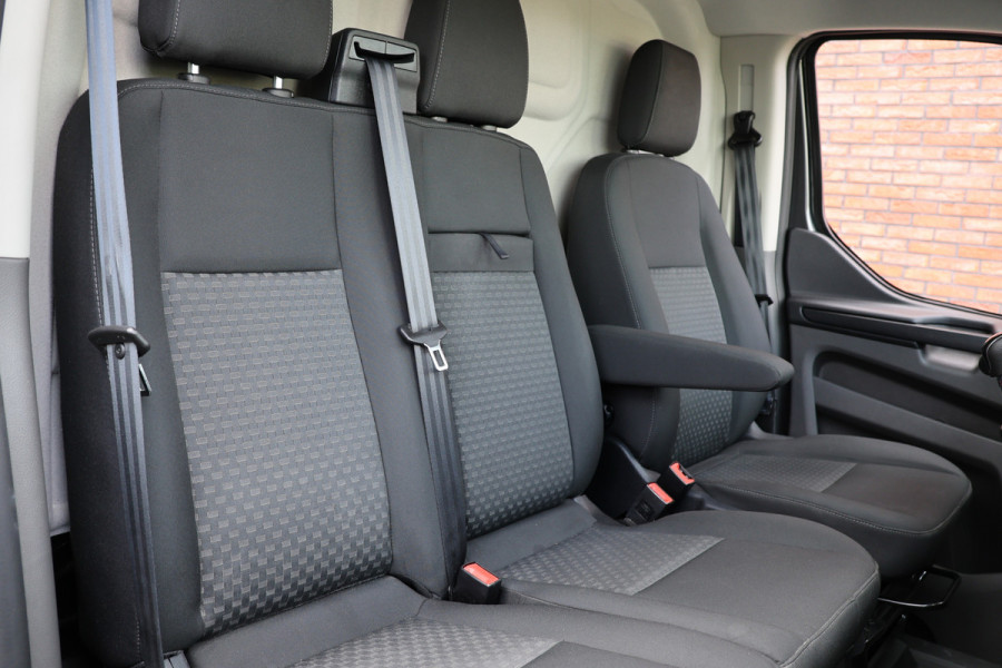 Ford Transit Custom 340 2.0 TDCI 190 PK L2H1 | Raptor Edition | Blind Spot | Bi-Xenon | Navigatie | Camera | CarPlay | 3-Zitter | DAB | Cruise control | PDC V+A | LED | Nieuwe APK | Dealer onderhouden