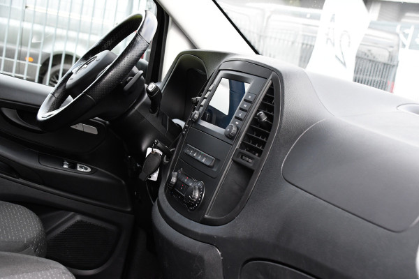 Mercedes-Benz Vito 116 CDI L2 Black Edition Cruise, Camera, Carplay, 164pk, Automaat, Sensoren, Trekhaak, Multimedia, LED, Stoelverwarming, Uniek!