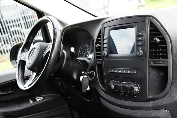 Mercedes-Benz Vito 116 CDI L2 Black Edition Cruise, Camera, Carplay, 164pk, Automaat, Sensoren, Trekhaak, Multimedia, LED, Stoelverwarming, Uniek!