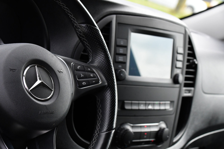 Mercedes-Benz Vito 116 CDI L2 Black Edition Cruise, Camera, Carplay, 164pk, Automaat, Sensoren, Trekhaak, Multimedia, LED, Stoelverwarming, Uniek!