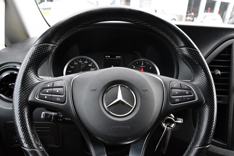 Mercedes-Benz Vito 116 CDI L2 Black Edition Cruise, Camera, Carplay, 164pk, Automaat, Sensoren, Trekhaak, Multimedia, LED, Stoelverwarming, Uniek!