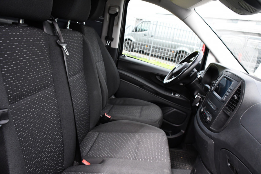 Mercedes-Benz Vito 116 CDI L2 Black Edition Cruise, Camera, Carplay, 164pk, Automaat, Sensoren, Trekhaak, Multimedia, LED, Stoelverwarming, Uniek!