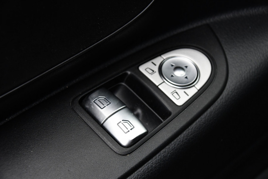 Mercedes-Benz Vito 116 CDI L2 Black Edition Cruise, Camera, Carplay, 164pk, Automaat, Sensoren, Trekhaak, Multimedia, LED, Stoelverwarming, Uniek!
