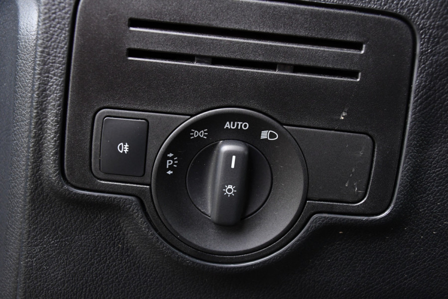 Mercedes-Benz Vito 116 CDI L2 Black Edition Cruise, Camera, Carplay, 164pk, Automaat, Sensoren, Trekhaak, Multimedia, LED, Stoelverwarming, Uniek!