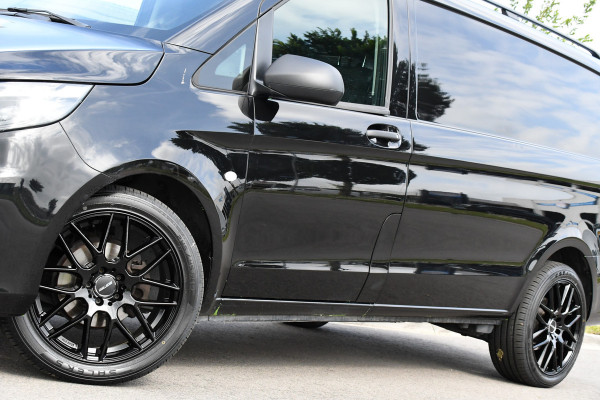 Mercedes-Benz Vito 116 CDI L2 Black Edition Cruise, Camera, Carplay, 164pk, Automaat, Sensoren, Trekhaak, Multimedia, LED, Stoelverwarming, Uniek!